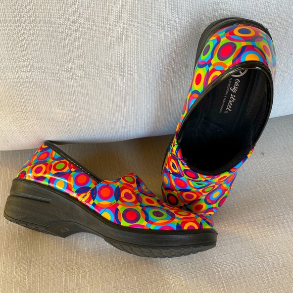 Slip resistant clogs - Picture 4 of 5